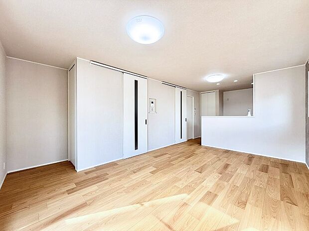 【リビング】広々とした開放感あふれるリビングです