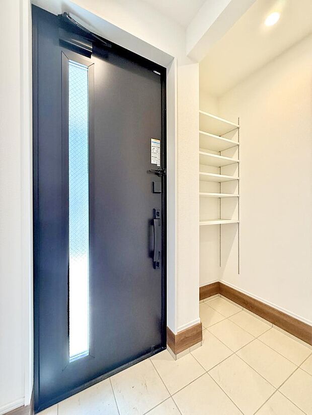 【玄関】■ ここから始まる一日、すっきり整った玄関