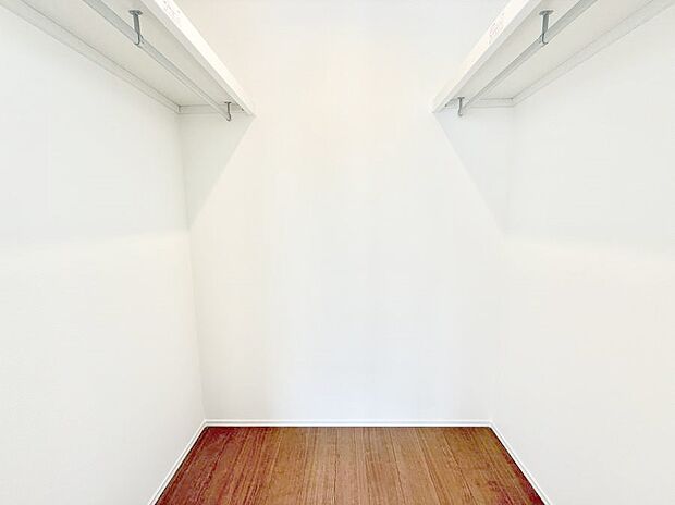 【収納】■季節の洋服も、思い出の小物もすっきり収納できるウォークインクローゼット付