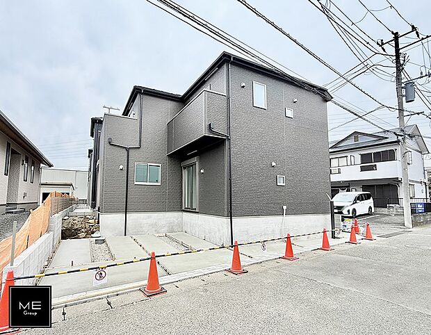 【現地外観写真】■暮らしを彩る充実した設備仕様が備わった住まい