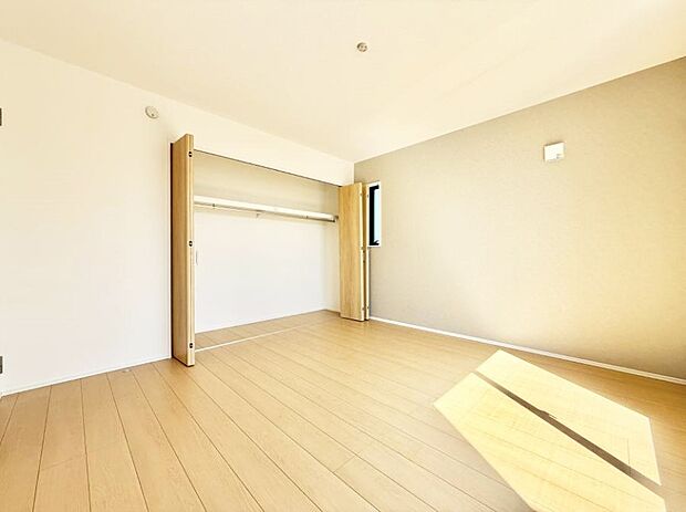 【リビング以外の居室】■広いクローゼット、収納は多い方が嬉しいですね!