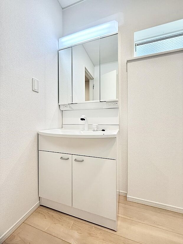 【洗面台・洗面所】■明るい洗面所は毎朝の歯磨きも楽しくできちゃいそうです♪