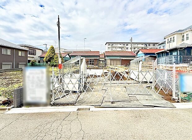 【現地外観写真】■暮らしを彩る充実した設備仕様が備わった住まい