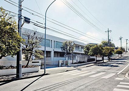 横浜市立あざみ野中学校 1200m(15分)