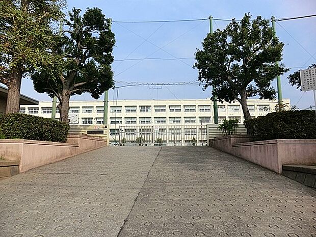 横浜市立川井小学校(約1,300m・徒歩17分)