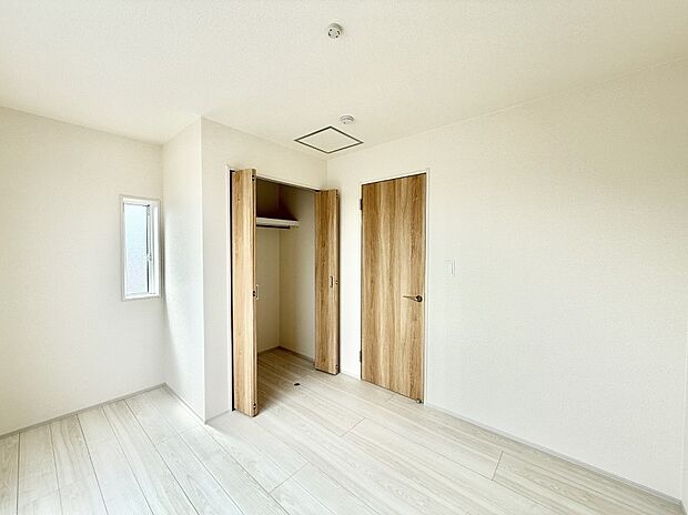 【子供部屋】1号棟  全居室収納スペース付き！荷物が多くてもしっかり納まります！  