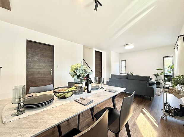 【リビング】■洗練されたインテリアが映える、スタイリッシュな空間