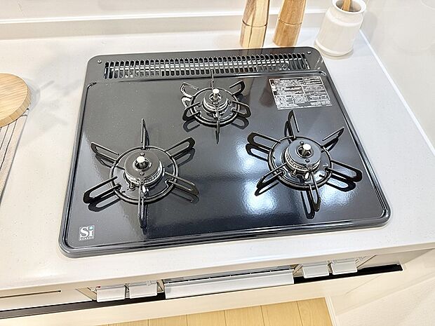 【3口ガスコンロ】■複数の鍋が同時に使えますね