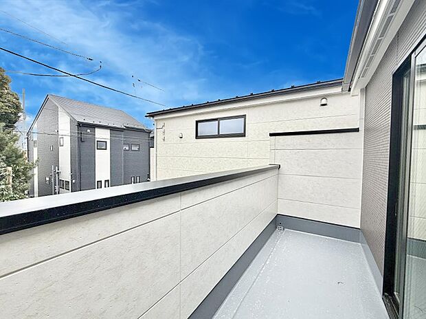 【バルコニー】■ 空を眺めながら、ほっと一息つける特別な空間