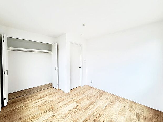 【リビング以外の居室】広いクローゼット、収納は多い方が嬉しいですね！  