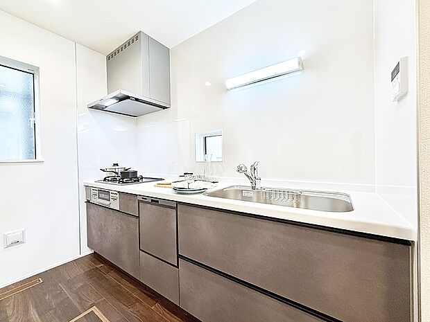 【ダイニングキッチン】明るさと開放感たっぷりなキッチン!