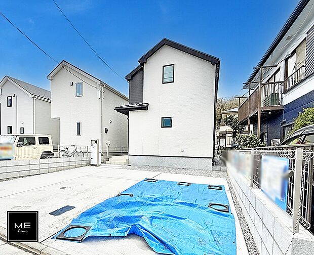 【現地外観写真】白を基調とした、すっきりした外観デザインです