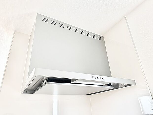 【レンジフード】■調理時の蒸気や匂いが換気扇に誘導され、効率的に排煙ができます。