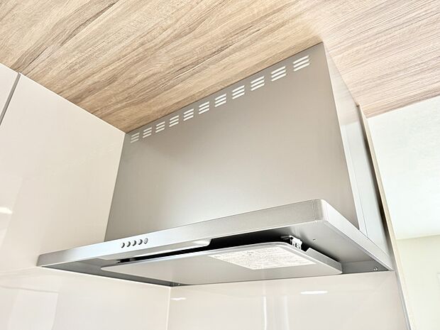 【レンジフード】■調理時の蒸気や匂いが換気扇に誘導され、効率的に排煙ができます。