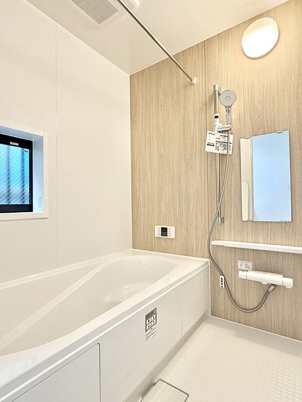 【浴室】■一日の疲れを癒す、心落ち着く空間です