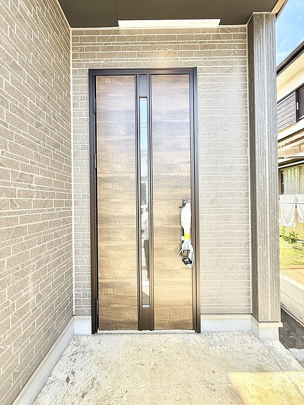 【現地外観写真】■暮らしを彩る充実した設備仕様が備わった住まい
