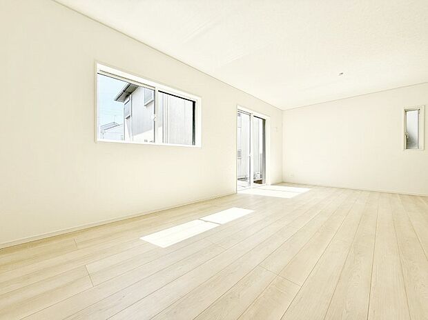 【リビング】■家族の時間を彩る、快適で癒される空間