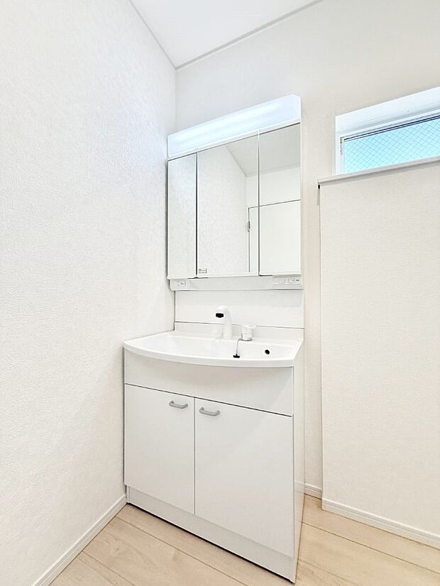 【洗面台・洗面所】■明るい洗面所は毎朝の歯磨きも楽しくできちゃいそうです♪