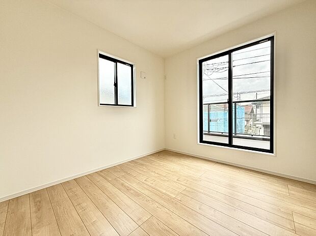 【リビング以外の居室】■2面採光で明るい居室！