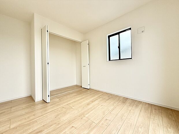 【寝室】■広いクローゼット、収納は多い方が嬉しいですね！