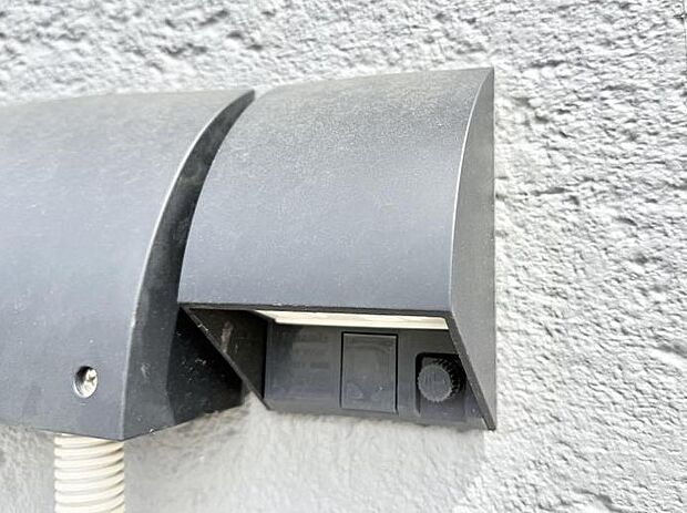 【屋外コンセント】■室内のコンセントから延長コードを引っ張る手間がなくなります。