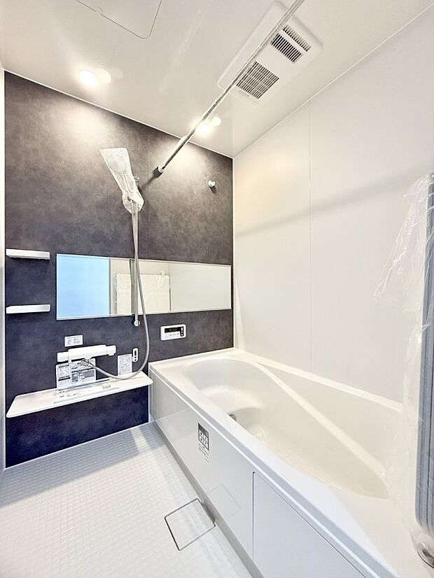 【浴室】■一日の疲れを癒す、心落ち着く空間です