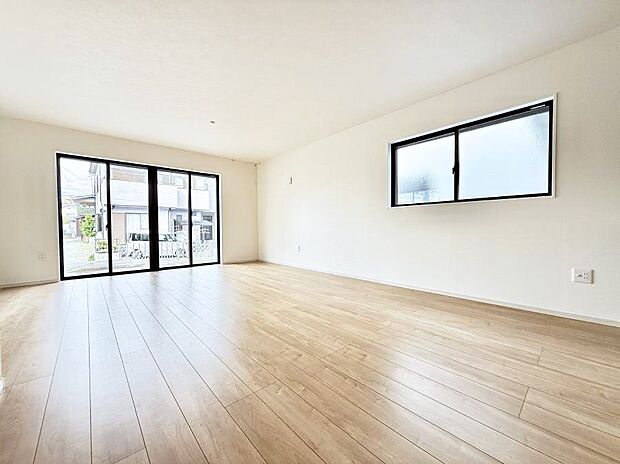 【リビングダイニング】ここにいる時間が一番長いから　やっぱりリビングは明るい方がいいですよね