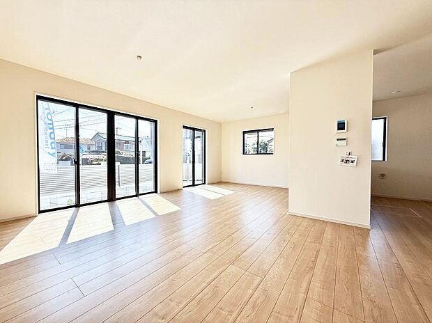 【リビングダイニング】■シンプルだけど贅沢、大切な人と過ごす心がほどける空間