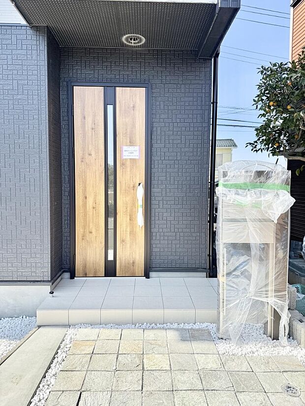 【玄関】■ 帰るたびにホッとする、安心感のある佇まい