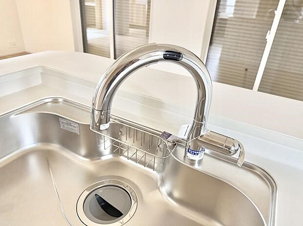 【浄水器】■清潔でおいしい水を手軽に供給してくれます