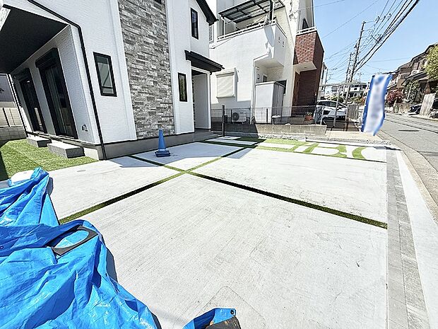 【駐車場】■並列2台駐車可だと、駐車ストレスなしですね