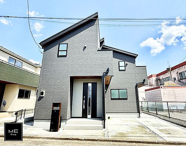 【現地外観写真】■暮らしを彩る充実した設備仕様が備わった住まい