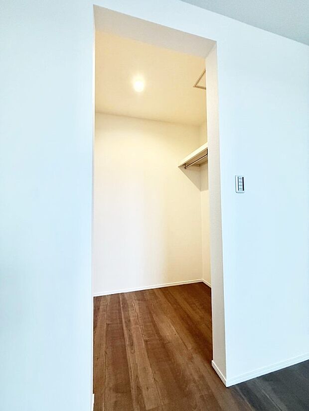 【収納】■WIC付きで衣類も荷物もまとめて収納