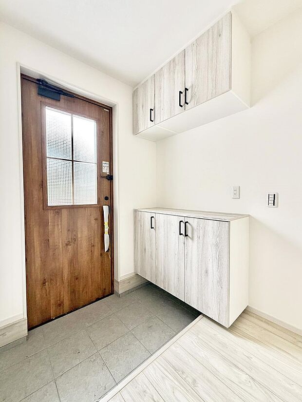 【玄関】1号棟 ■ ここから始まる一日、すっきり整った玄関