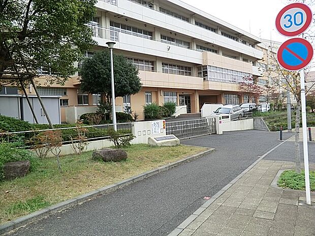 横浜市立十日市場中学校（約2,500m・徒歩32分）