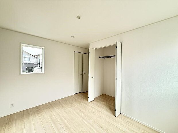 【リビング以外の居室】1号棟  ■清潔感あふれるお部屋で毎日を快適に過ごせます