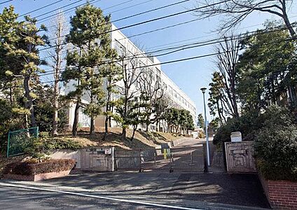 横浜市立山内中学校 440m(6分)