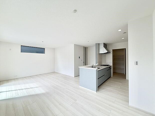 【ダイニング】4号棟 ■ふとした瞬間に幸せを感じる、心地よい場所