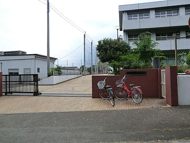 藤沢市立大庭中学校(約1,000m・徒歩13分)