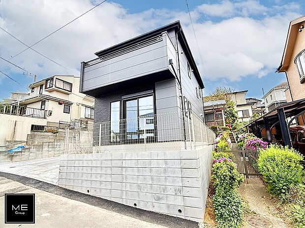 【現地外観写真】1号棟 充実の設備と豊富な収納で便利な生活!