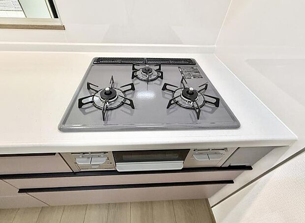 【3口ガスコンロ】■複数の鍋が同時に使えますね