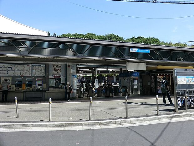 小田急小田原線「読売ランド前」駅(約880m・徒歩11分)