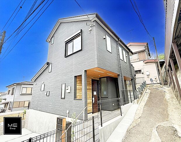 【現地外観写真】1号棟 ■暮らしを彩る充実した設備仕様が備わった住まい