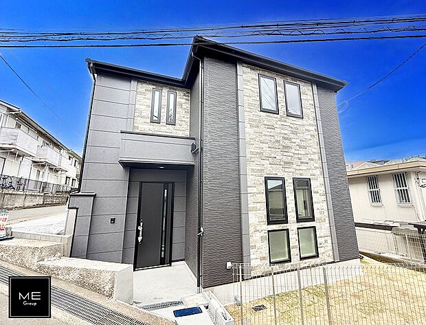 【現地外観写真】■暮らしを彩る充実した設備仕様が備わった住まい