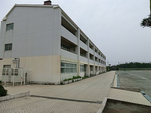 藤沢市立湘洋中学校（約2,000m・徒歩25分）