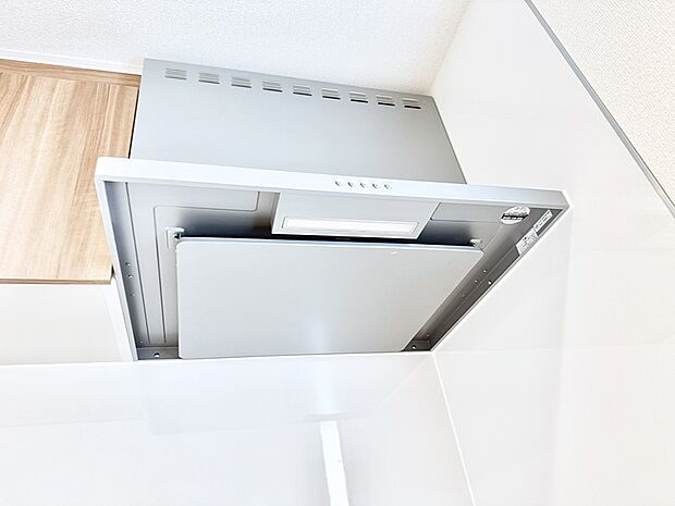 【レンジフード】■調理時の蒸気や匂いが換気扇に誘導され、効率的に排煙ができます。
