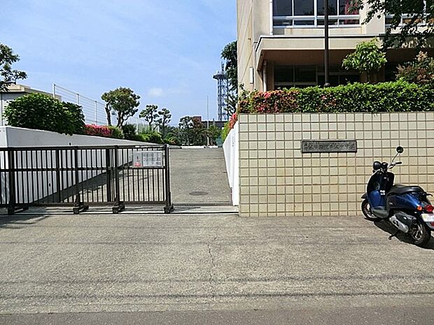 藤沢市立滝の沢中学校（約1,300m・徒歩17分）