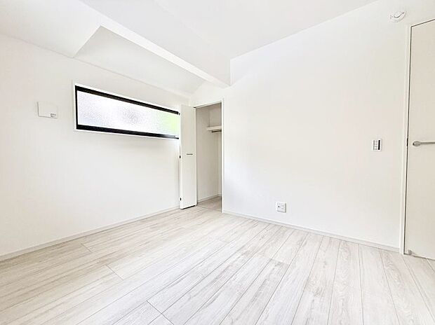 【リビング以外の居室】2号棟 ■落ち着いた色合いのお部屋で穏やかな時間を楽しめます