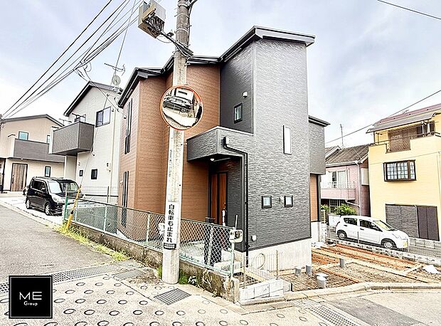 【現地外観写真】3号棟  ■家族が笑顔で集まる温かな住まいが生まれます