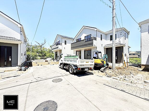 【前面道路含む現地写真】■家族とのお出かけが楽しくなる環境です
